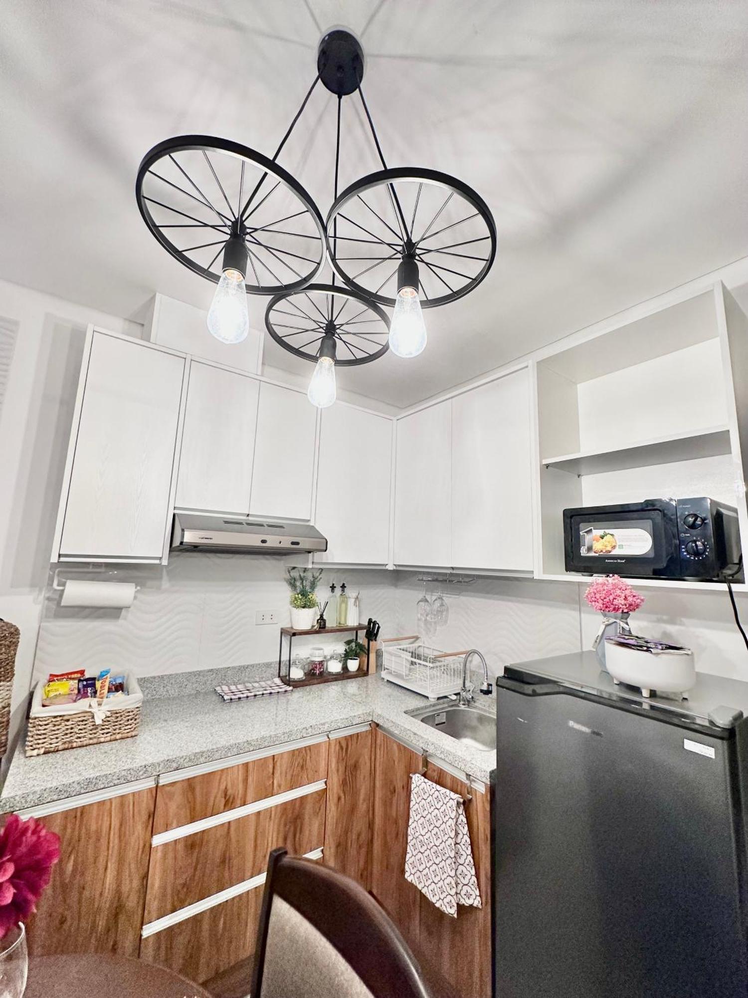 Aesthetic One Bedroom Beside Sm W Pool, Wifi And Netflix カガヤン・デ・オロ エクステリア 写真