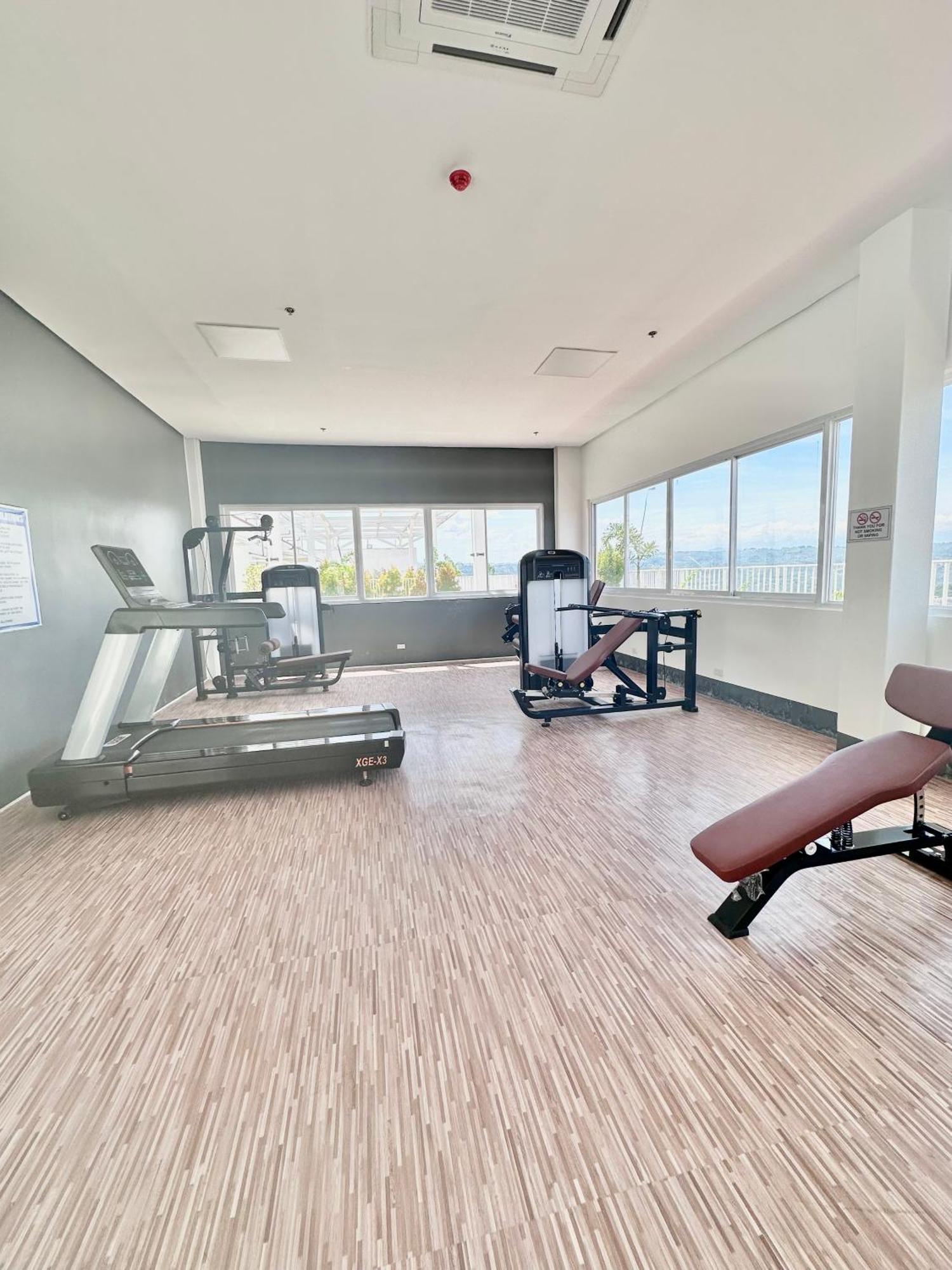 Aesthetic One Bedroom Beside Sm W Pool, Wifi And Netflix カガヤン・デ・オロ エクステリア 写真
