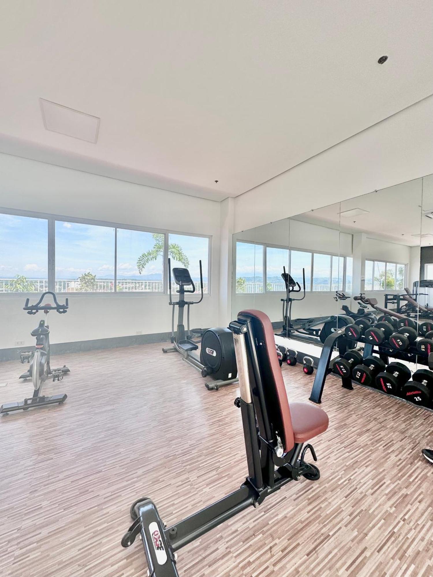 Aesthetic One Bedroom Beside Sm W Pool, Wifi And Netflix カガヤン・デ・オロ エクステリア 写真